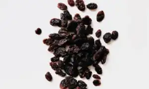 Чем полезен изюм для женщин и какой лучше выбирать для здоровья