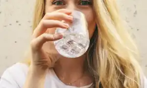 Вот почему нужно пить много воды при болезни для здоровья