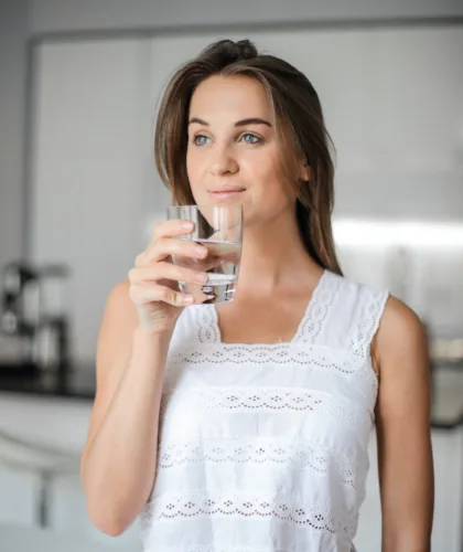 девушка с водой