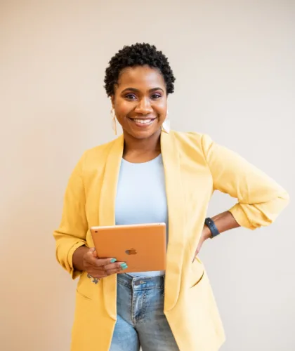 девушка с планшетом