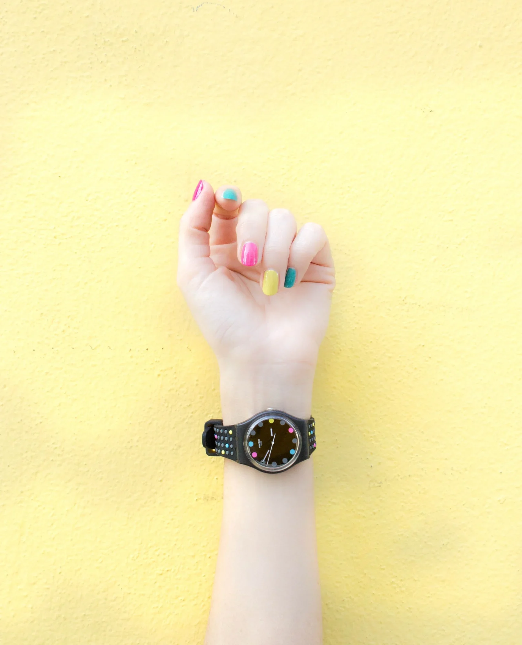 часы на руке