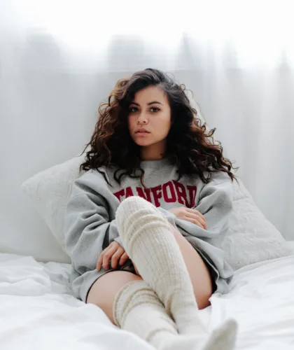 девушка в кровати