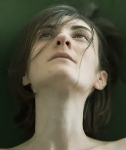 грустная девушка