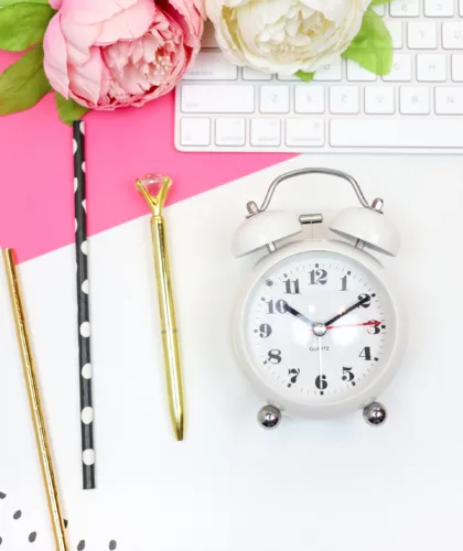 будильник и клавиатура