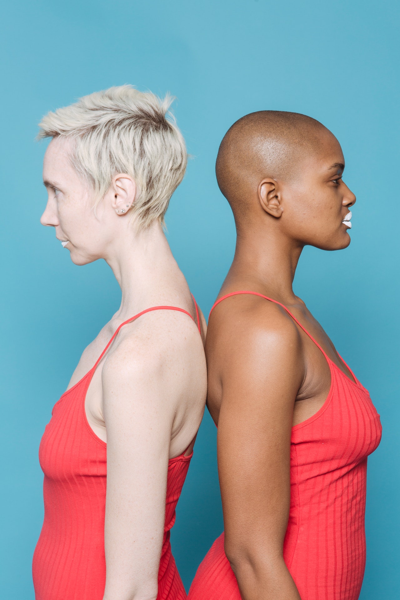 две девушки