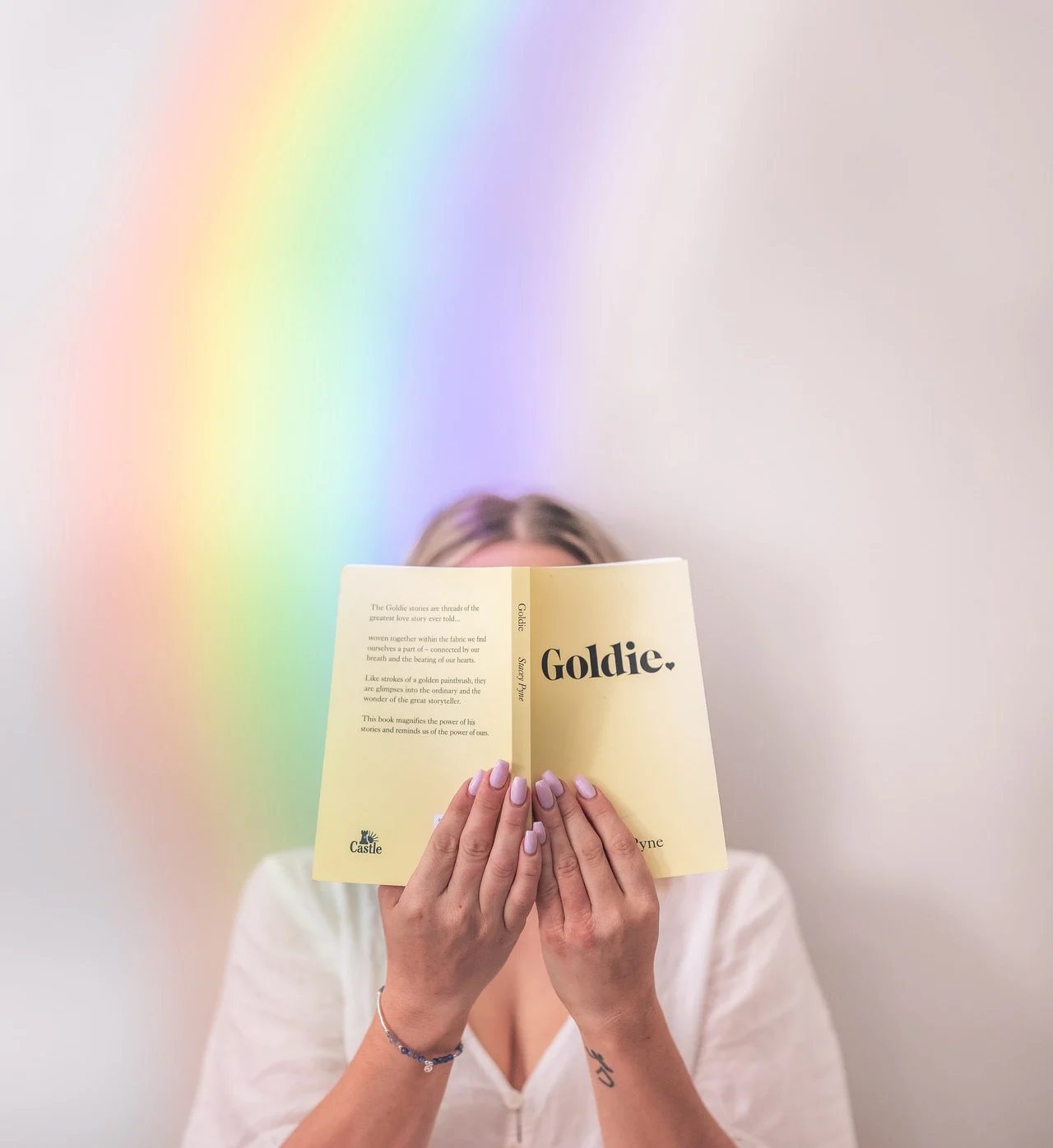 девушка с книгой