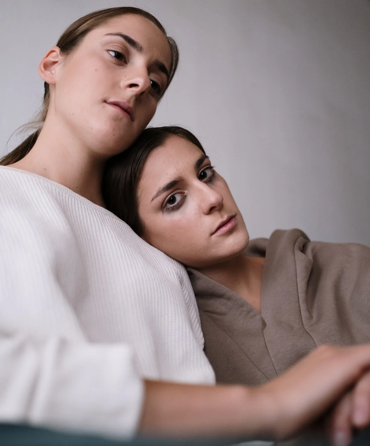 две девушки