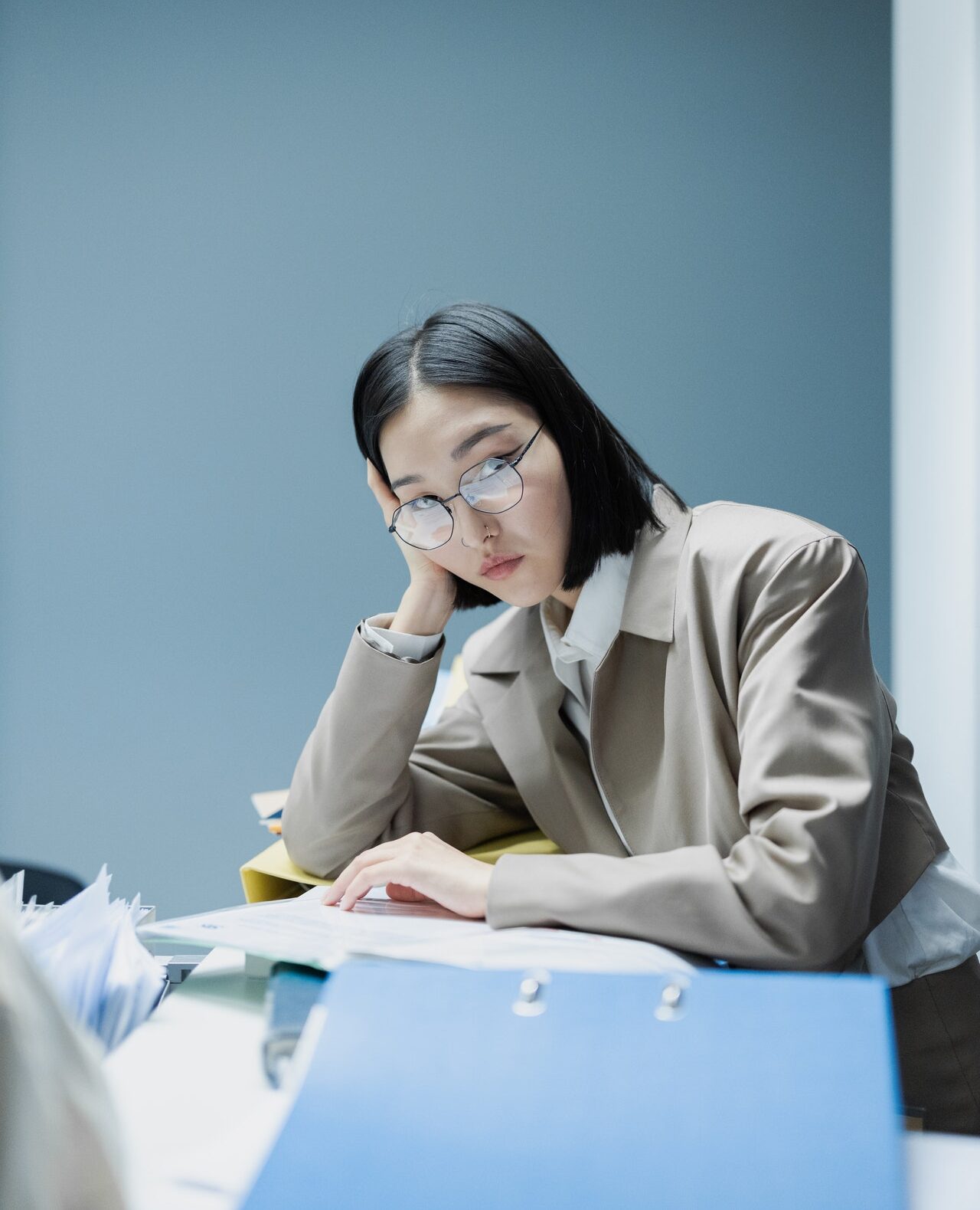 грустная девушка