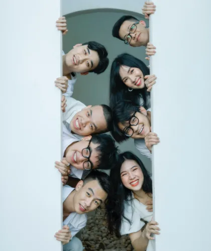 радостные люди