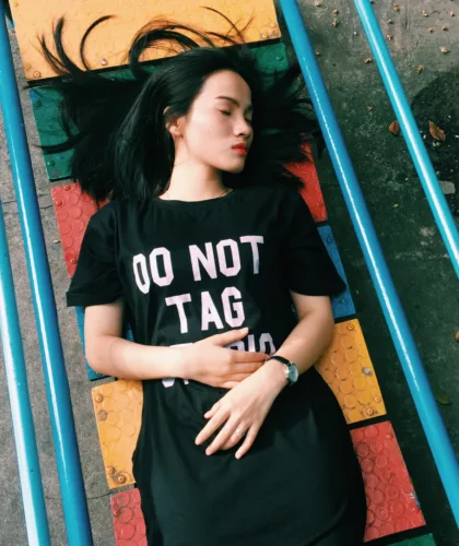 девушка отдыхает