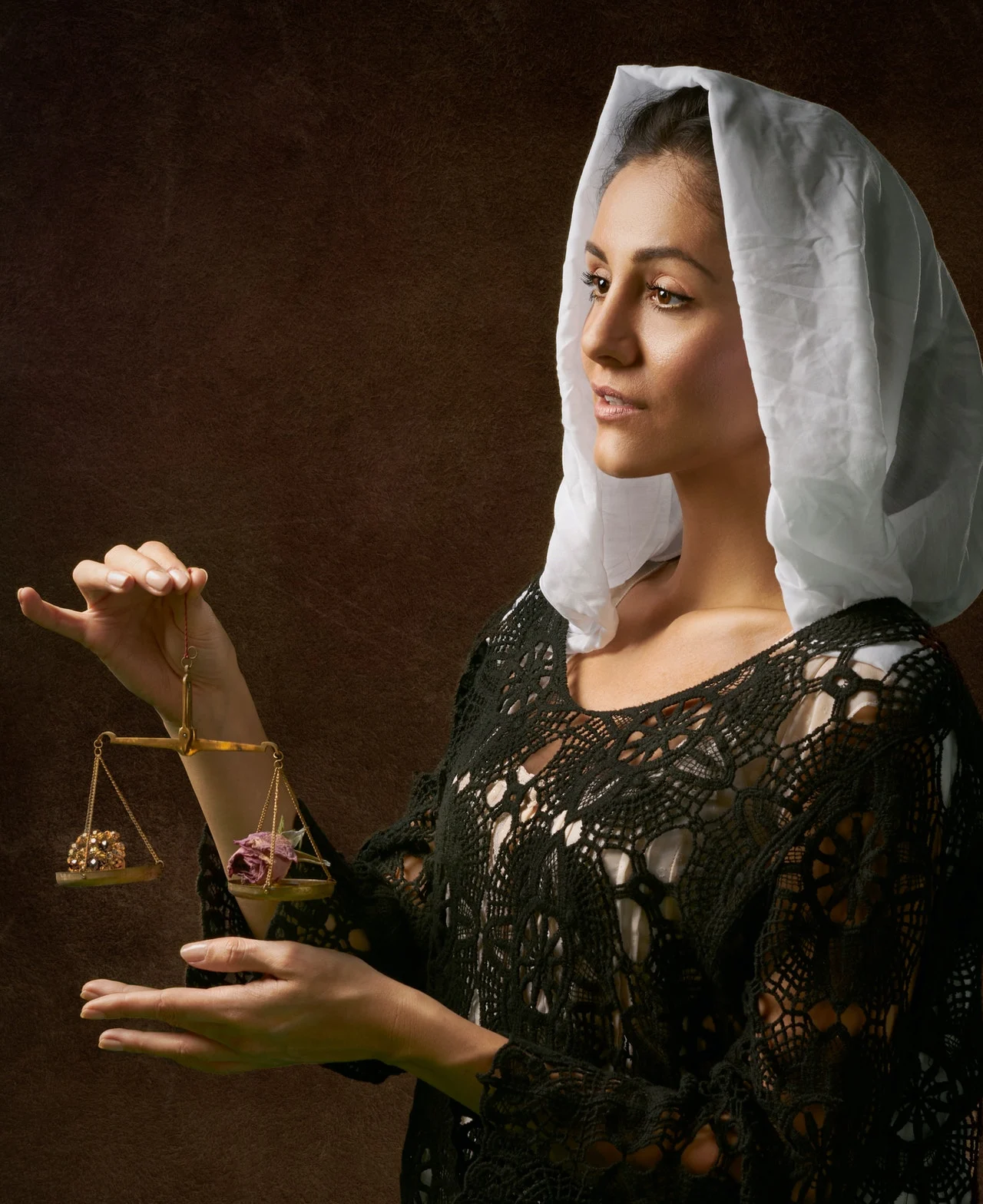 девушка с весами