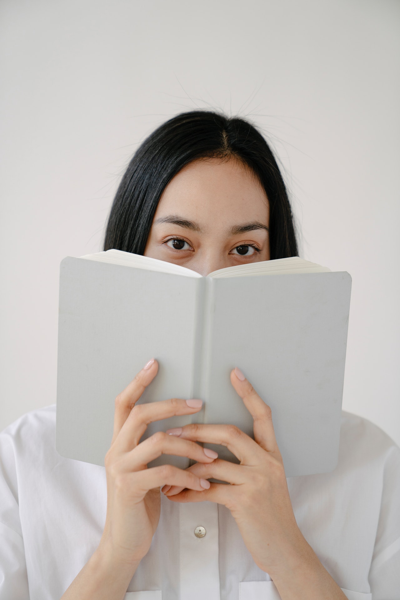 девушка с книгой