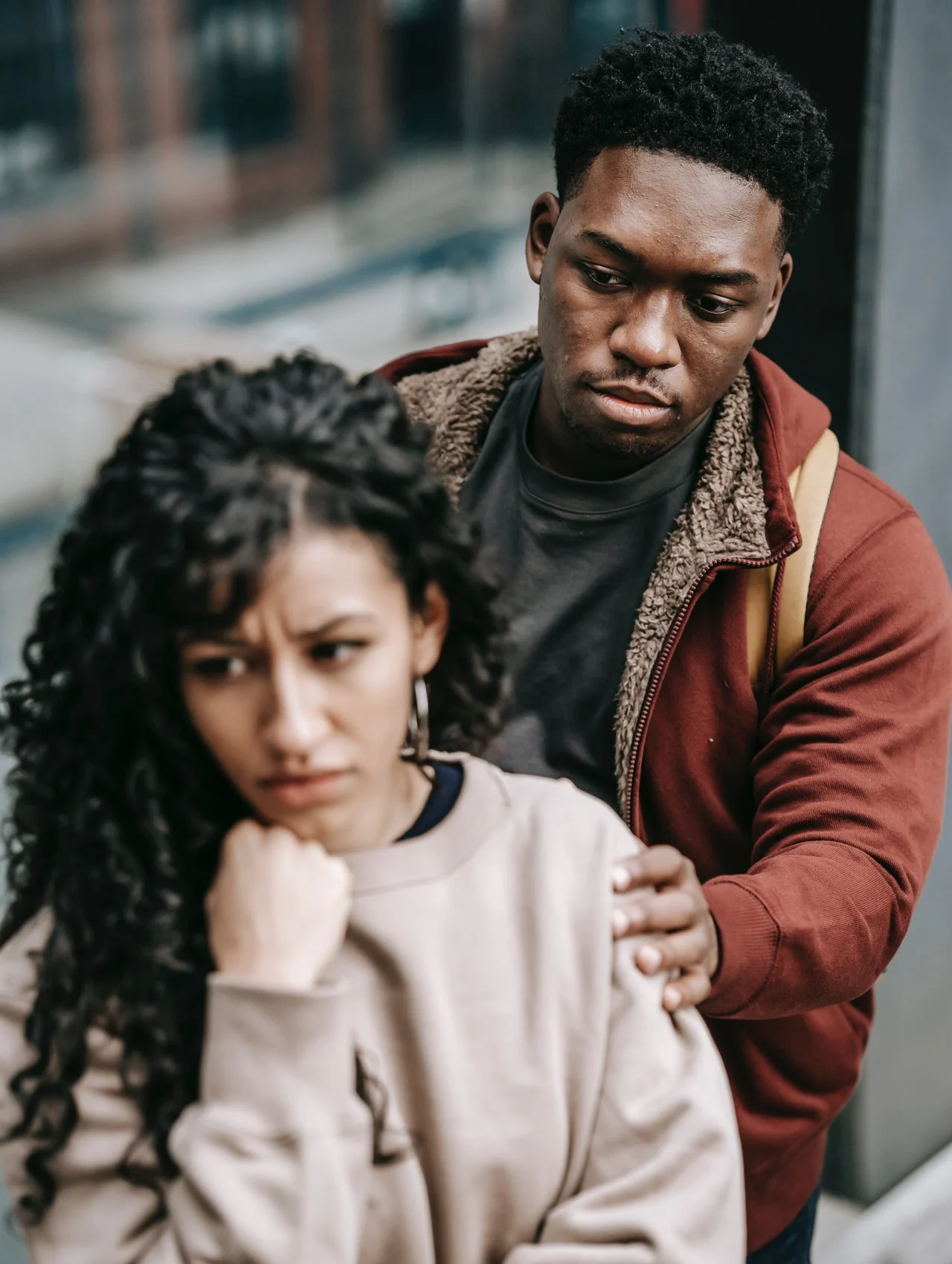 пара ссорится