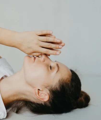 девушка с закрытыми глазами