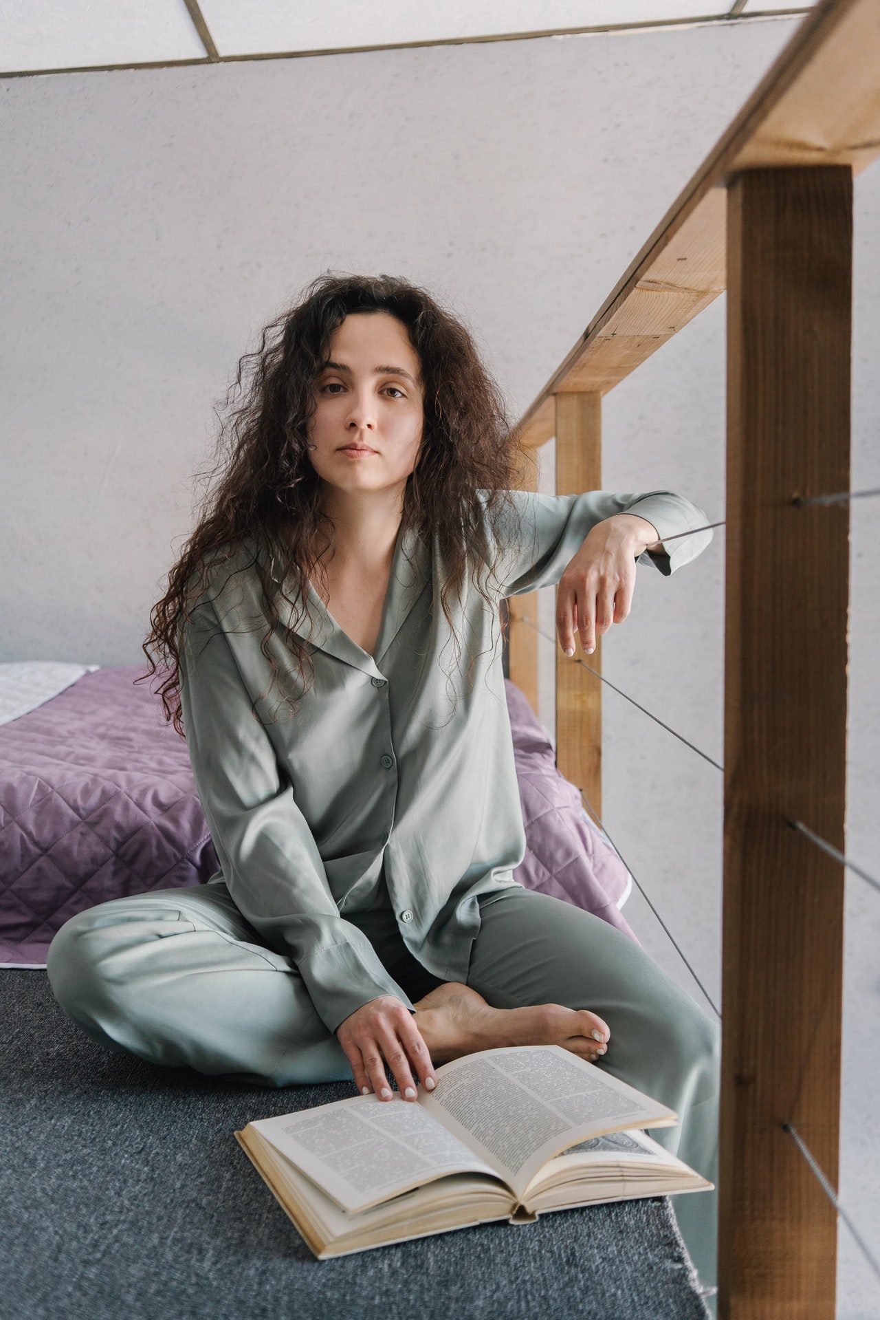 девушка с книгой