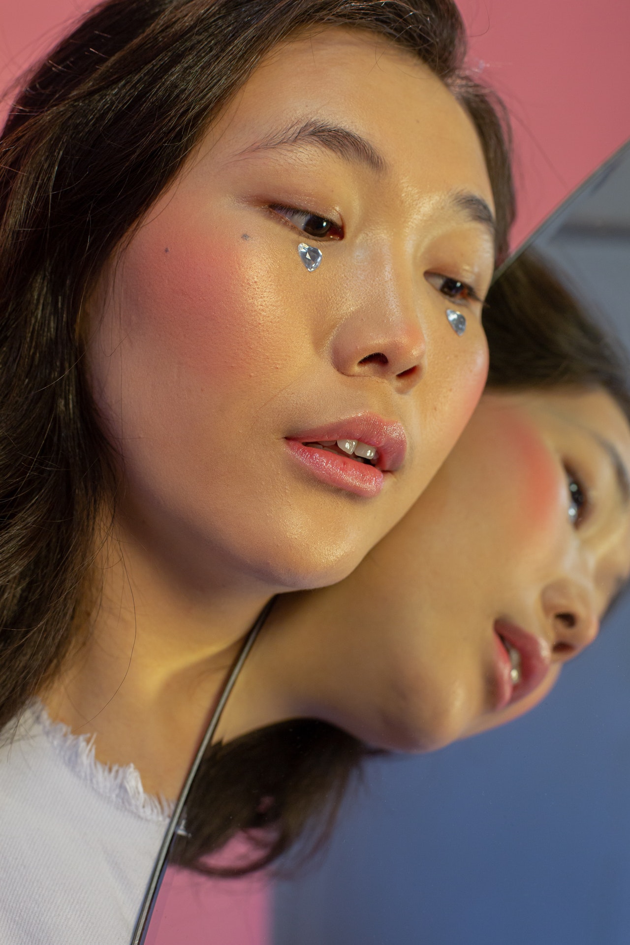 девушка с зеркалом