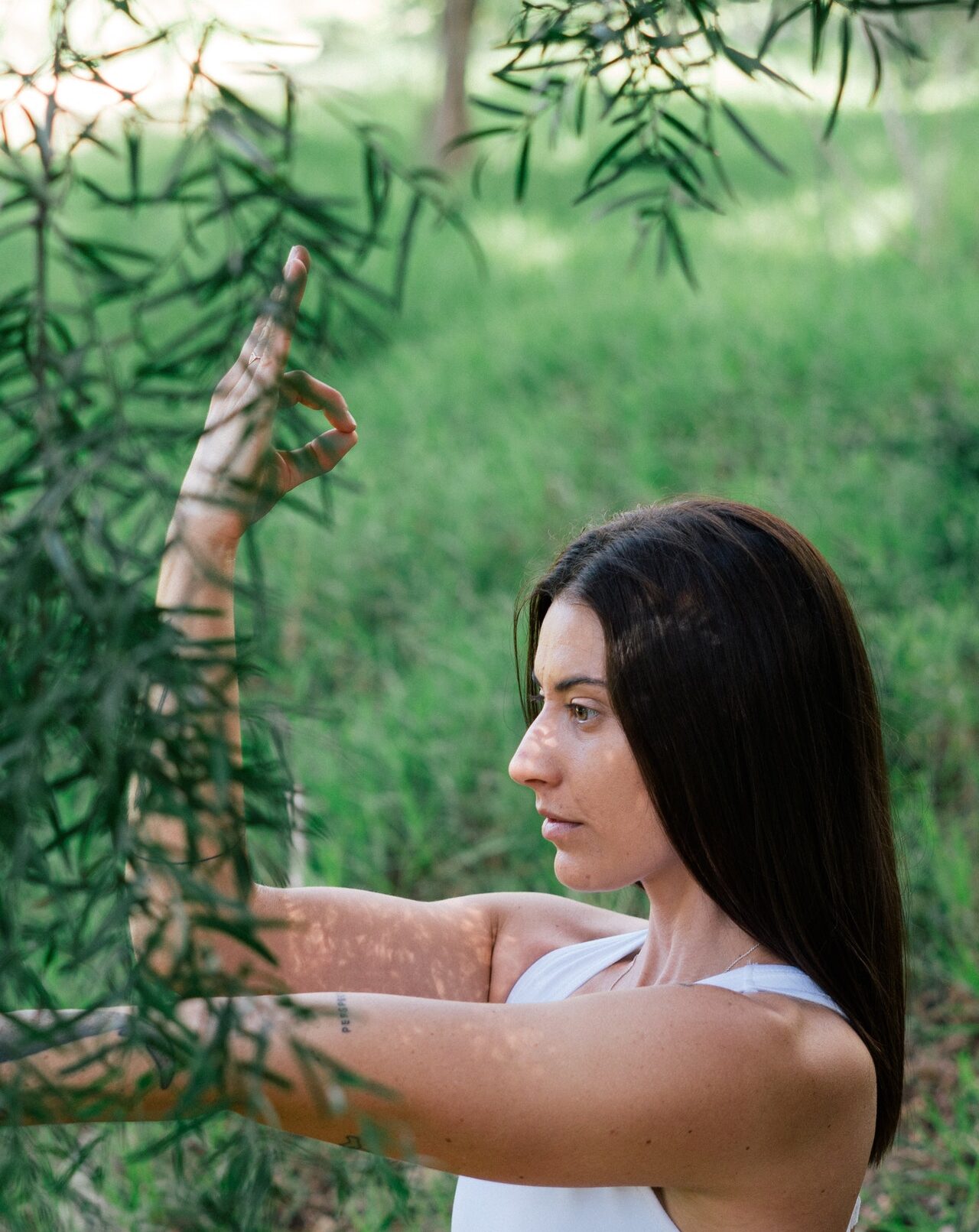 девушка медитирует