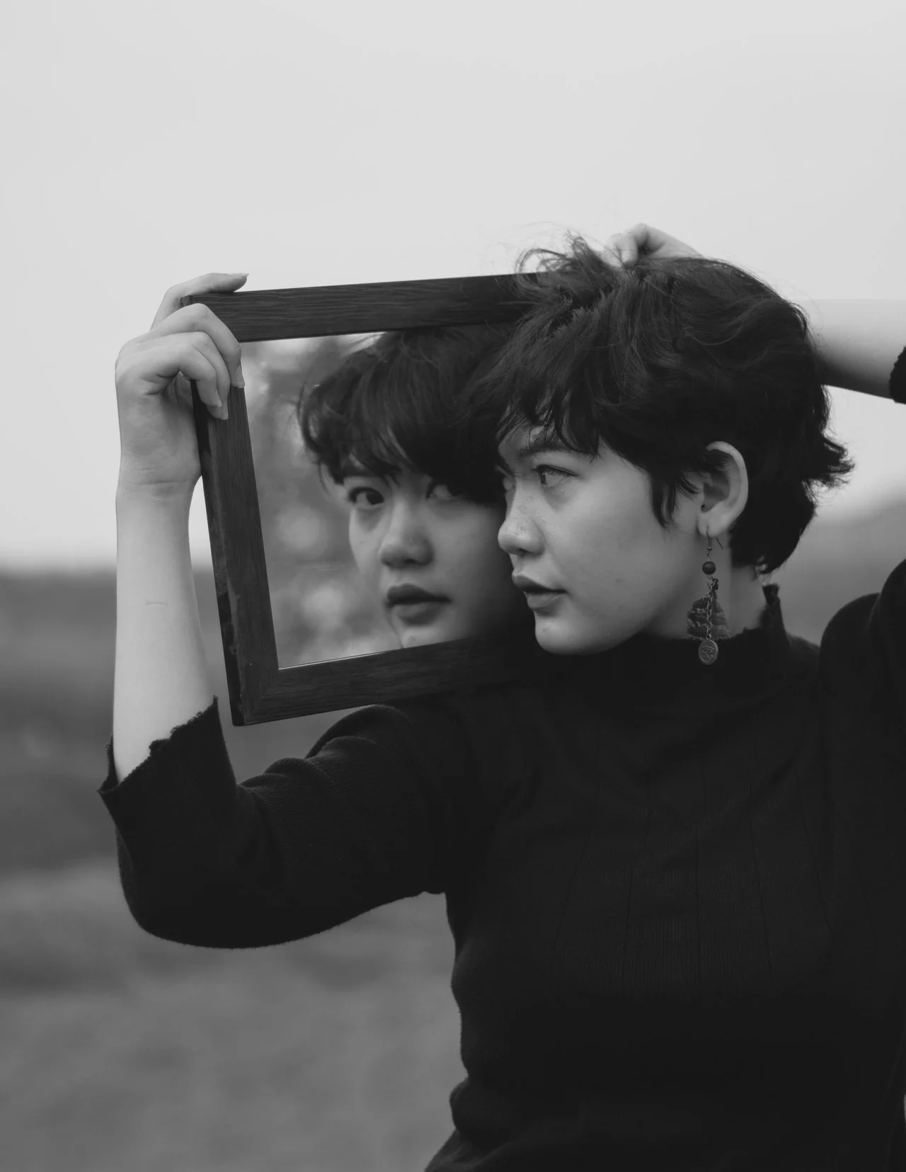 девушка с зеркалом