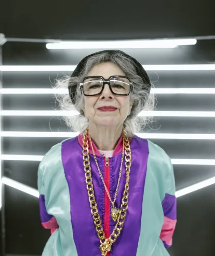 бабушка в очках