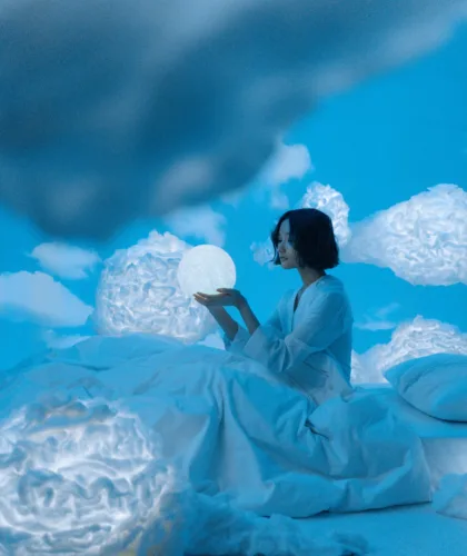 девушка в облаках