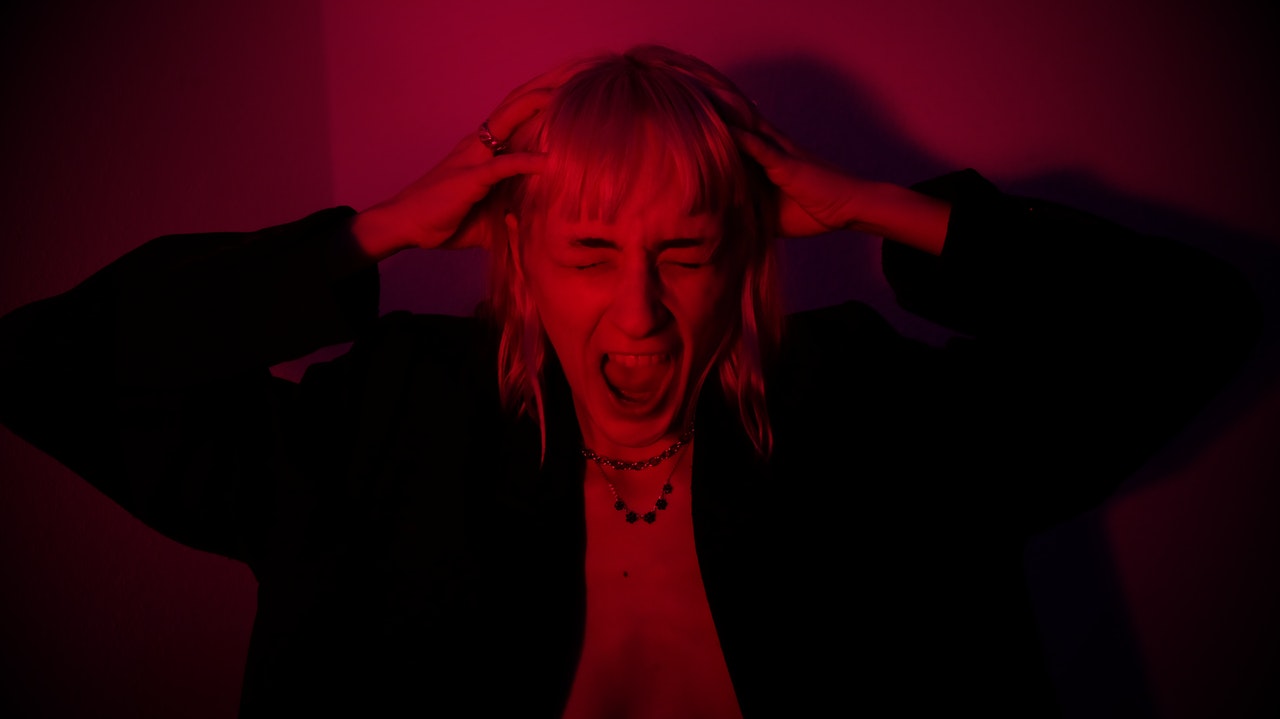 девушка в панике