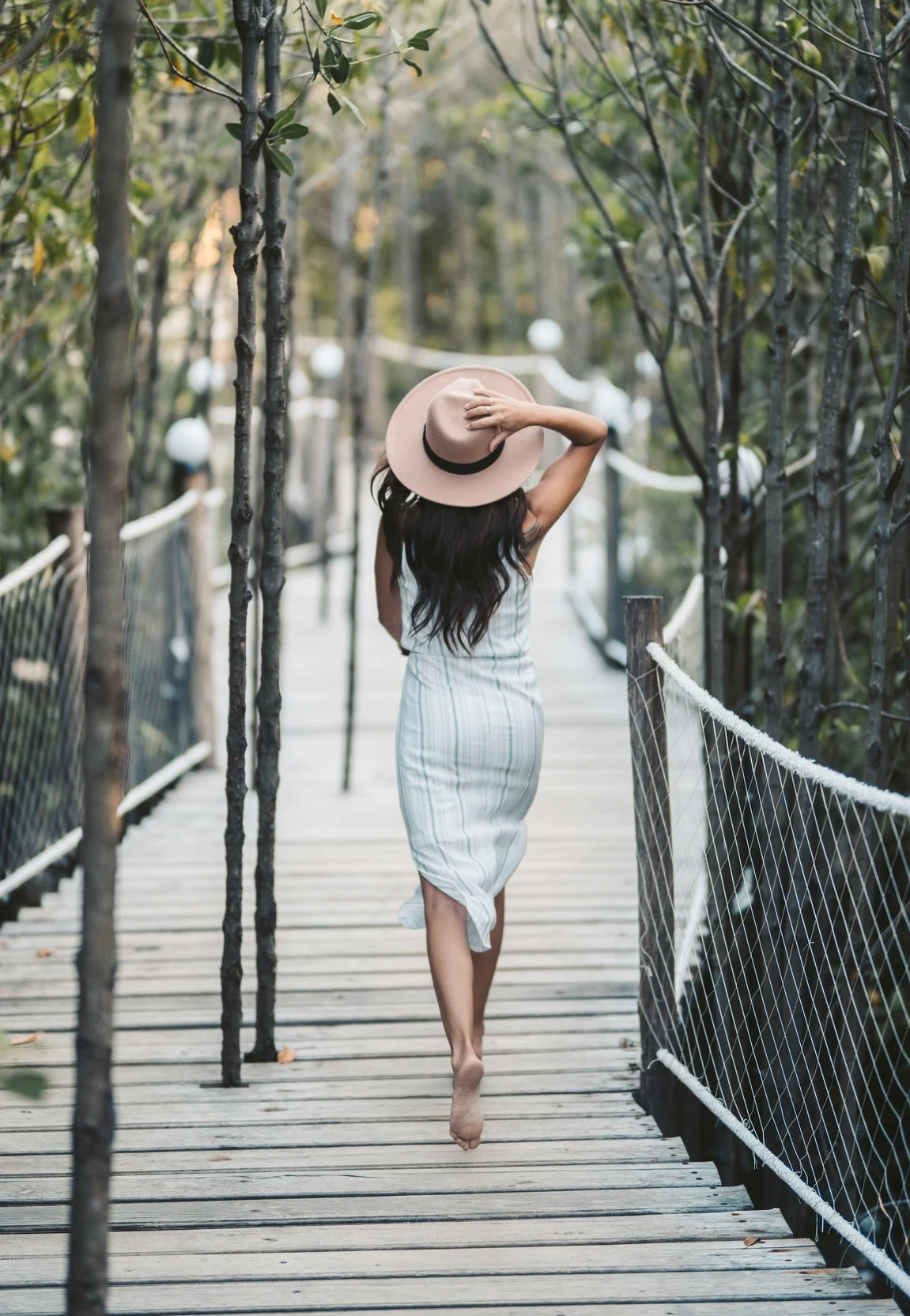 девушка в шляпке