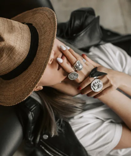 девушка в шляпке