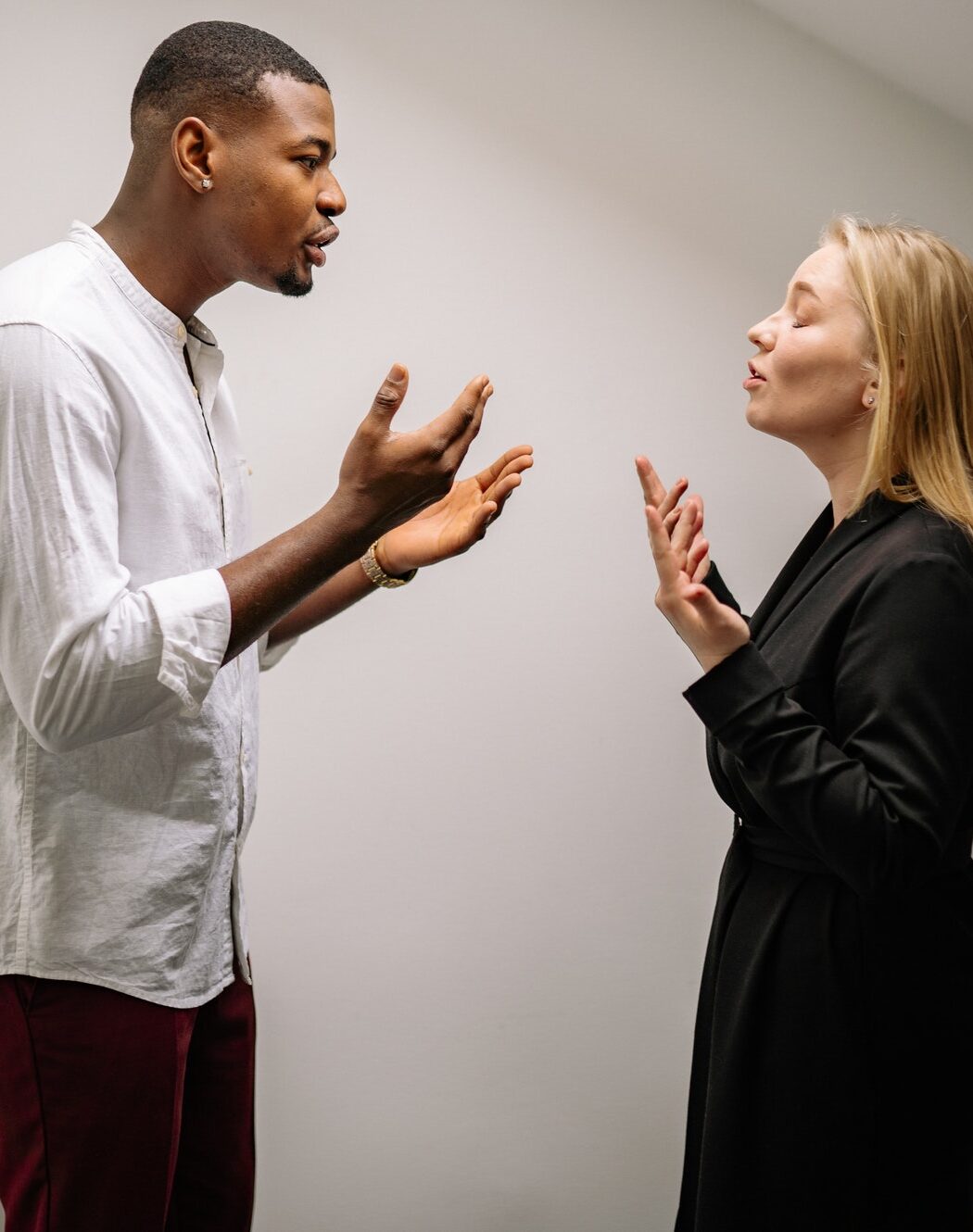 пара ссорится